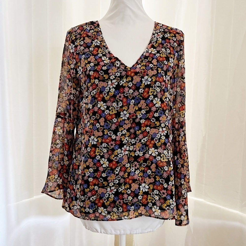Floral retro flare sleeves top by Violet & Claire Size Small